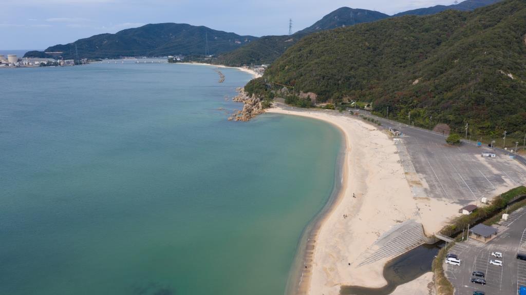 2019年、福井県の水晶浜での海水浴